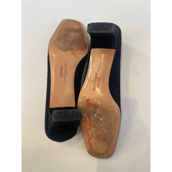 Salvatore Ferragamo Boutique Black Velour Square Toe Heels Sz 7 AA Narrow - Picture 5 of 8